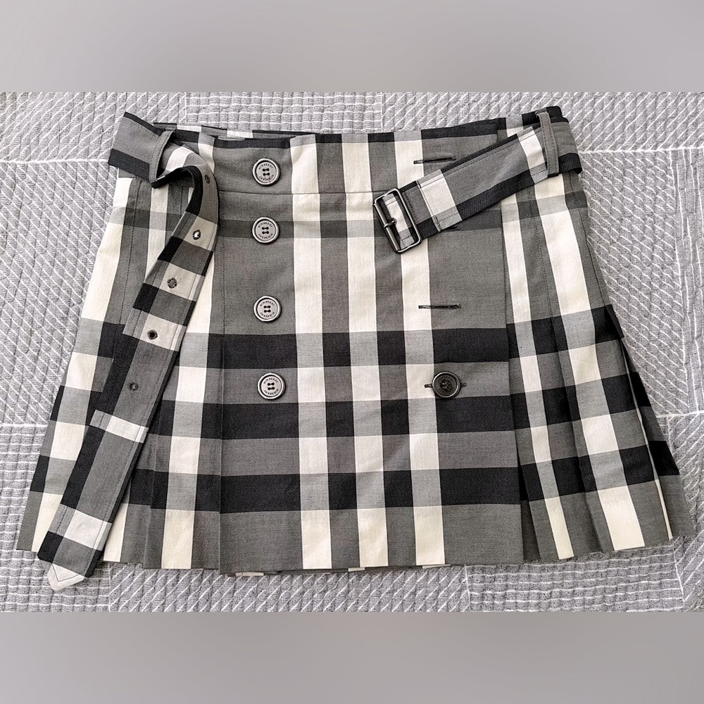 ✨Authentic Burberry Metallic Skirt - Gently Used